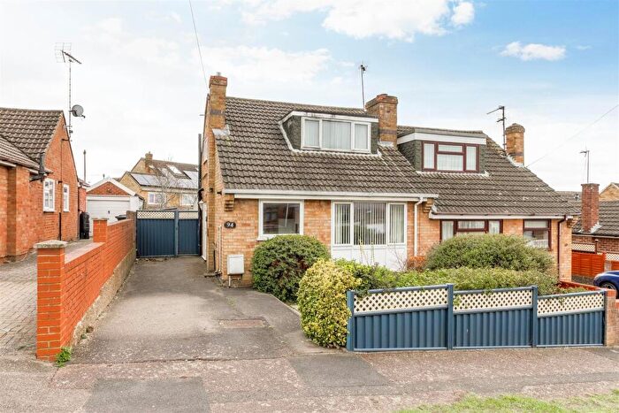 3 Bedroom Semi Detached House For Sale In Stanwell Way, Wellingborough, NN8