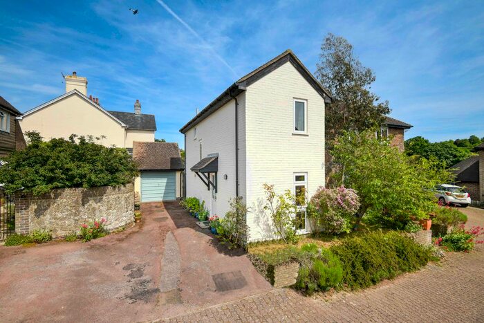 3 Bedroom Semi-Detached House For Sale In Old School Court, Egerton, TN27