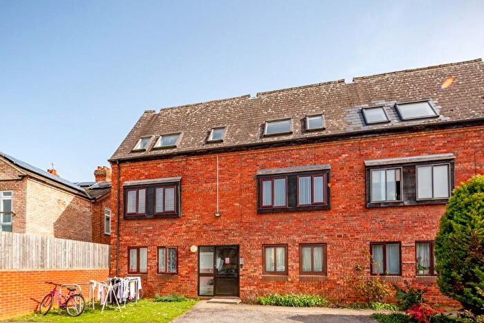 1 Bedroom Flat To Rent In North Street, Bicester, Oxfordshire, OX26