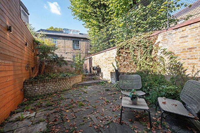 3 Bedroom Property For Sale In Abney Gardens, Stoke Newington, London, N16