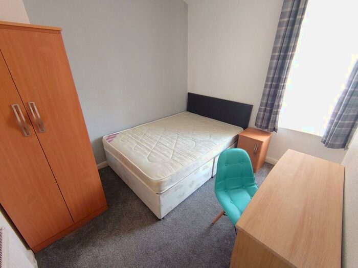 2 Bedroom Terraced House To Rent In Tudor St South, Kensington, L6