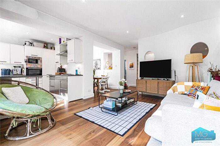 2 Bedroom Apartment To Rent In Acol Road, South Hampstead, NW6
