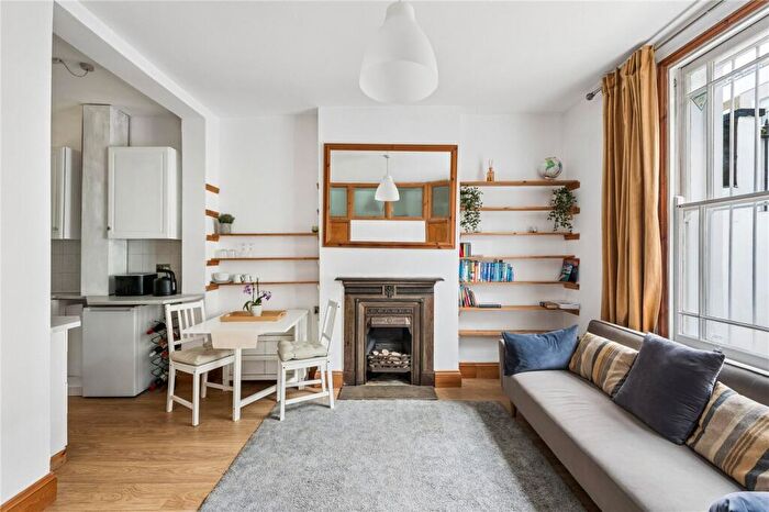 1 Bedroom Apartment For Sale In Offord Road, London, N1 - Photo 2