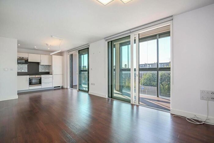 2 Bedroom Flat To Rent In Roseberry Place, Dalston, London, E8