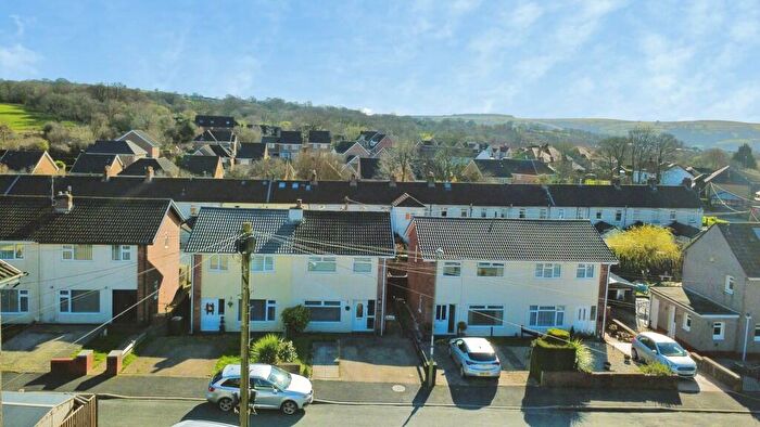 3 Bedroom Semi-Detached House For Sale In The Spinney, Pontllanfraith, NP12