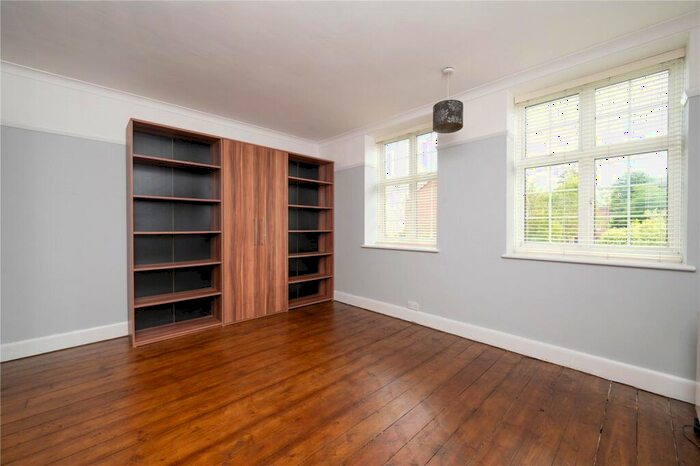 2 Bedroom Flat For Sale In Grange Street, St. Albans, Hertfordshire, AL3