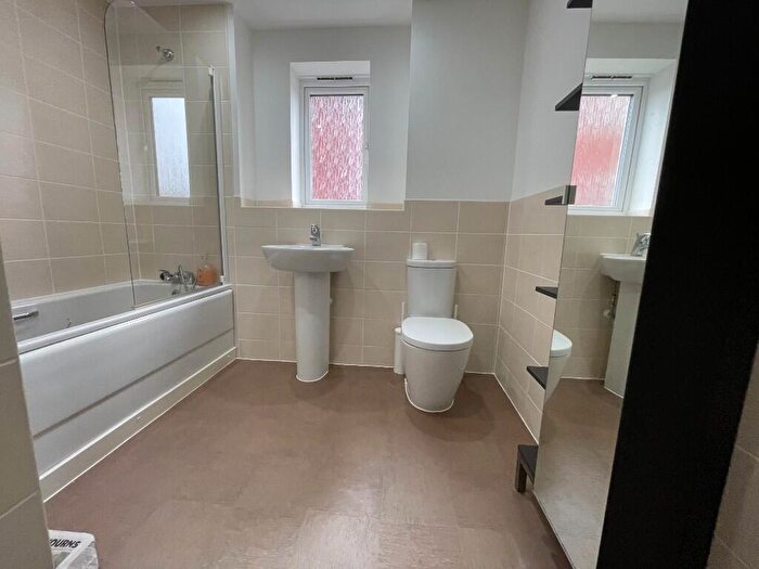 2 Bedroom Apartment To Rent In The Edg, Springmeadow Road, B15
