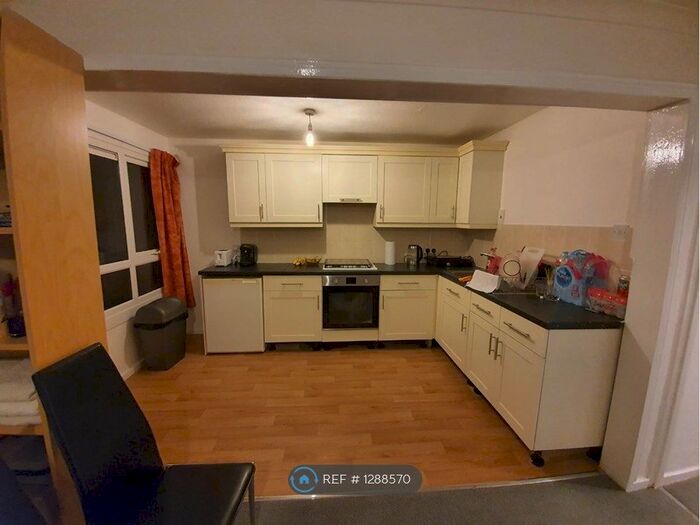 2 Bedroom Flat To Rent In Netherfield, Milton Keynes MK6