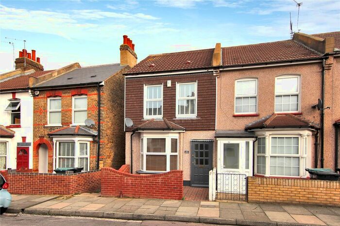 3 Bedroom End Of Terrace House To Rent In Salisbury Road, Northfleet, Gravesend, Kent DA11