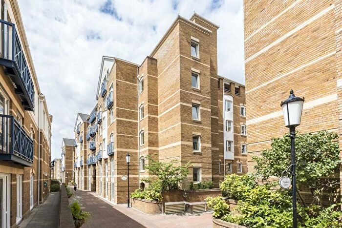 3 Bedroom Flat To Rent In King & Queen Wharf, London, SE16