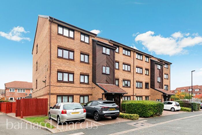 2 Bedroom Flat To Rent In Hardcastle Close, Croydon, CR0