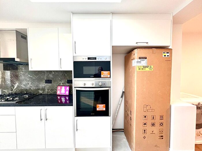 7 Bedroom Semi-Detached House To Rent In Glebe Avenue, Harrow, HA3