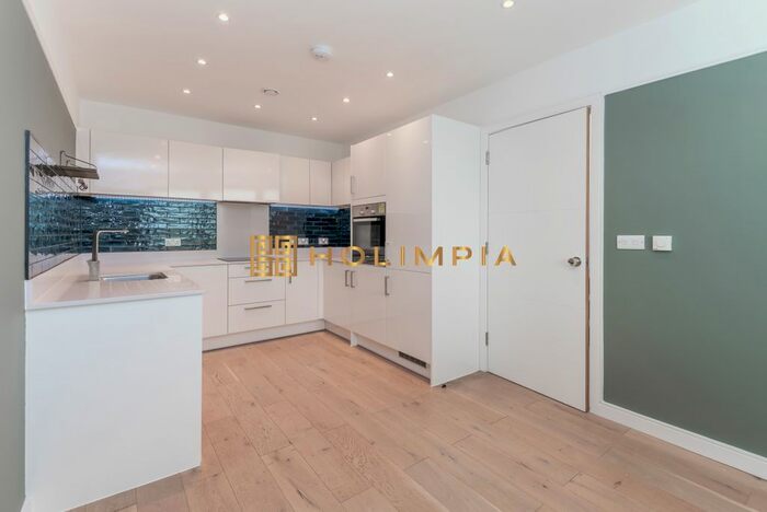 3 Bedroom Flat To Rent In Leyton Road, London, E15