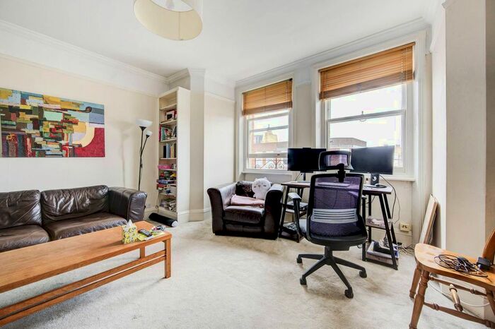 2 Bedroom Flat To Rent In Fulham Road, Parsons Green, London, SW6