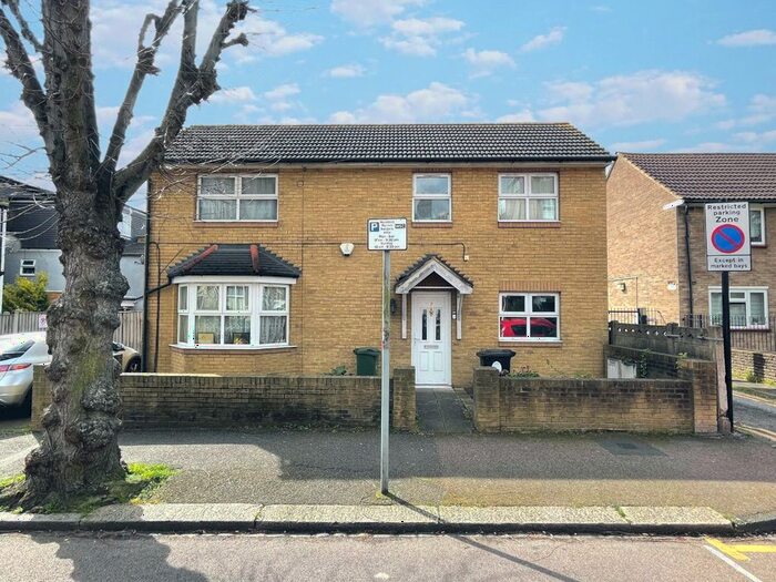 2 Bedroom Detached House To Rent In Westbury Road, Walthamstow, London, E17