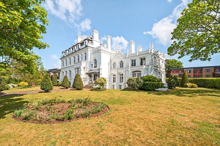 2 Bedroom Flat For Sale In Goldhawk Road, Hammersmith, London, W6