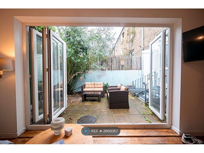4 Bedroom Maisonette To Rent In Crofton Road, London, SE5