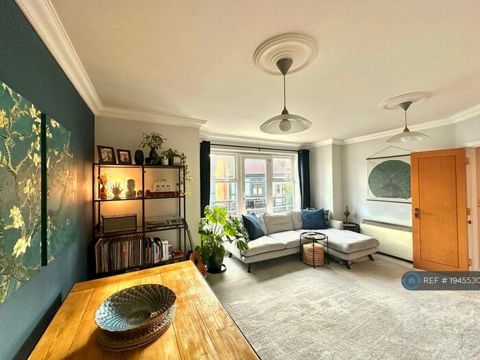 2 Bedroom Flat To Rent In Sutton Coldfield, Birmingham, B73