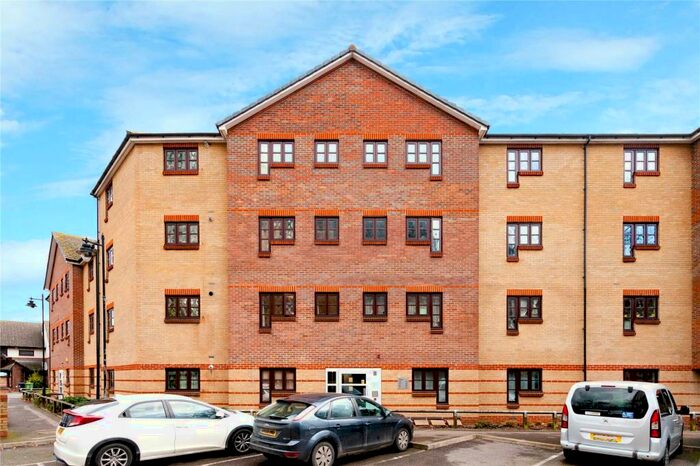 2 Bedroom Flat To Rent In Falmouth Way, London, E17