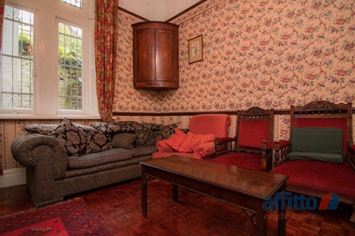 5 Bedroom Detached House For Sale In The Hawthorns, St James Gardens, Swansea, SA1