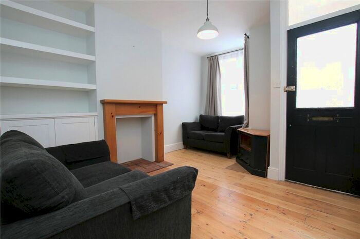 2 Bedroom Terraced House To Rent In Regent Street, Reading, Berkshire, RG1