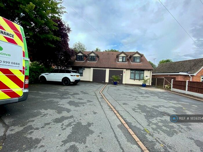 3 Bedroom Semi-Detached House To Rent In Ingrave Road, Brentwood, CM13