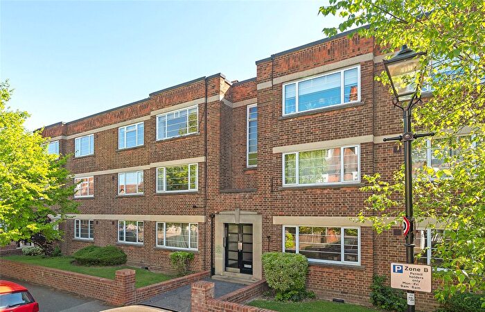 2 Bedroom Flat For Sale In Bedford Road, London, W4