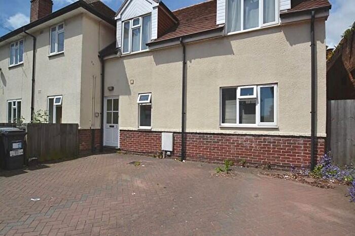 3 Bedroom Flat To Rent In Charminster, BH8