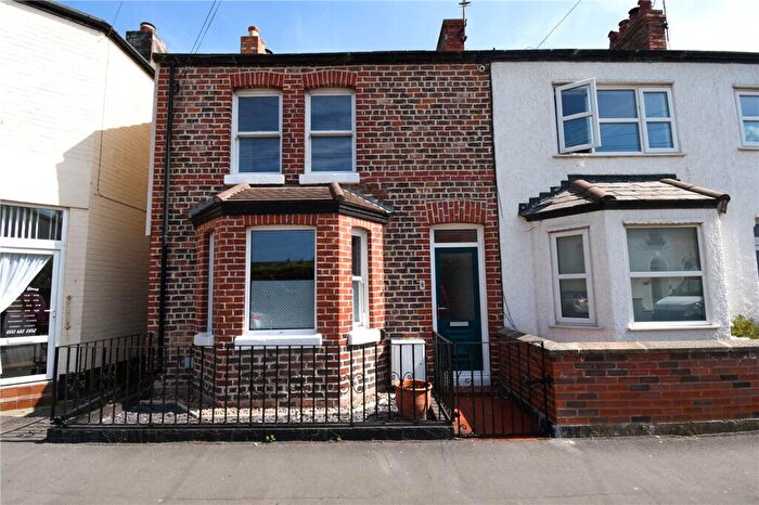 2 Bedroom End Of Terrace House To Rent In Lake Place, Hoylake, Wirral, CH47