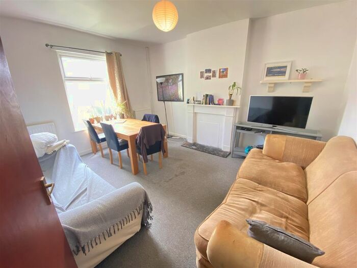 4 Bedroom Semi-Detached House To Rent In Chesterton Road, Cambridge, CB4