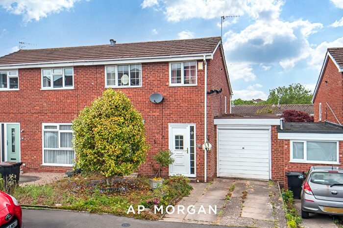 3 Bedroom Semi Detached House For Sale In Buckfast Close, Bromsgrove, Worcestershire, B61