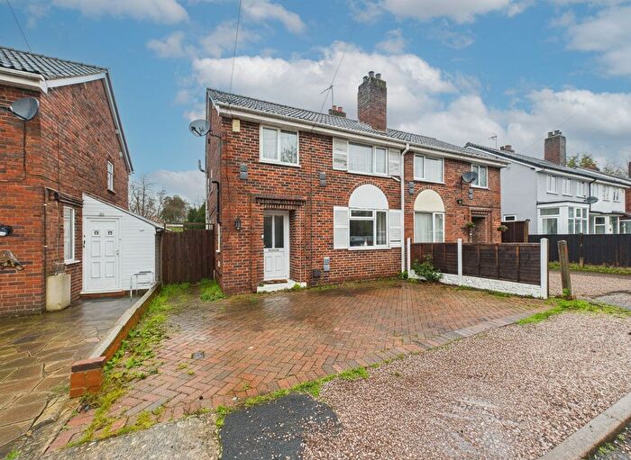 3 Bedroom Semi Detached House For Sale In Birmingham Road, Lickey End, B61