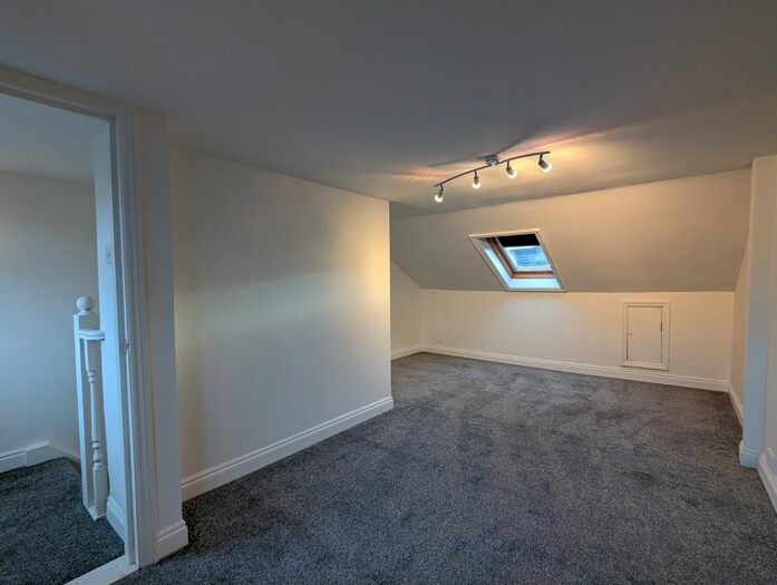 3 Bedroom Terraced House To Rent In Holland Road, Maidstone, Kent, ME14