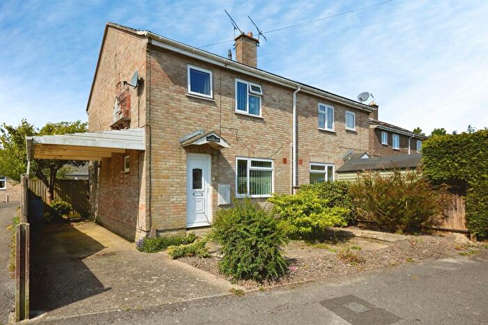 3 Bedroom Semi-Detached House For Sale In Lindlar Close, Shaftesbury, SP7