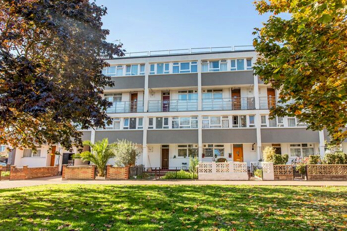 3 Bedroom Flat To Rent In Treby Street, London, E3