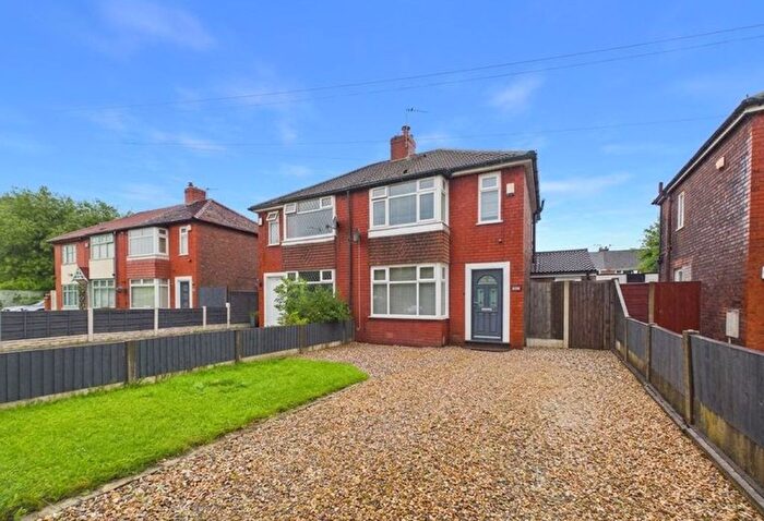 3 Bedroom Semi-Detached House For Sale In Higher Green Lane, Tyldesley, M29