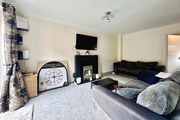 2 Bedroom End Of Terrace House For Sale In Bracklesham Close, Southampton, SO19