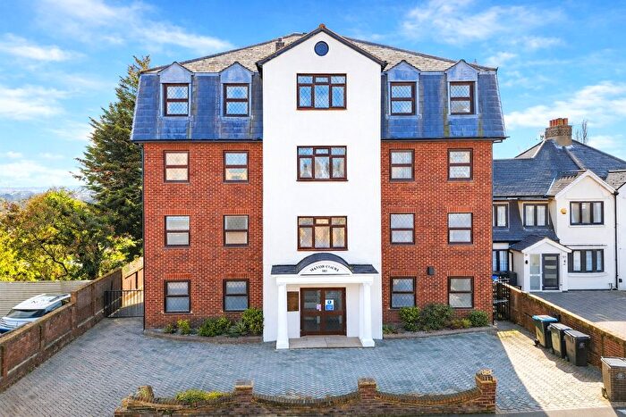 3 Bedroom Flat For Sale In Manor Road, Chigwell, Essex, IG7