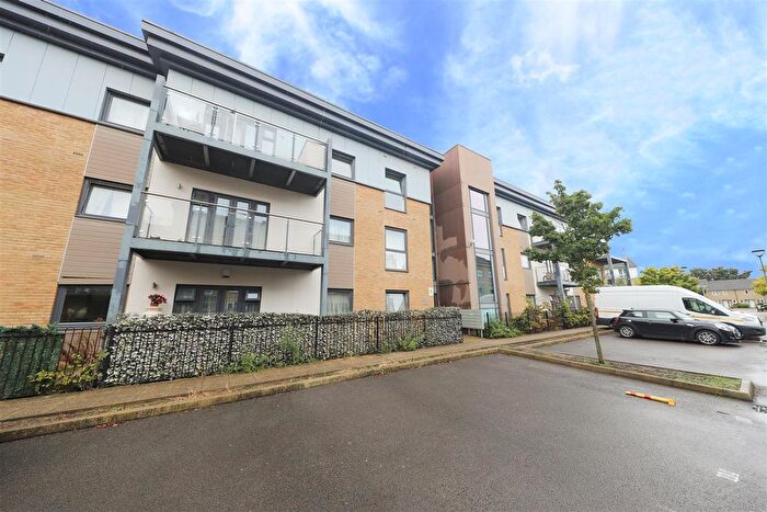 2 Bedroom Flat To Rent In Clovelly Court, West Drayton, UB7