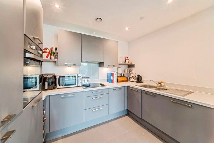 2 Bedroom Flat For Sale In Colnebank Drive, Watford, WD18