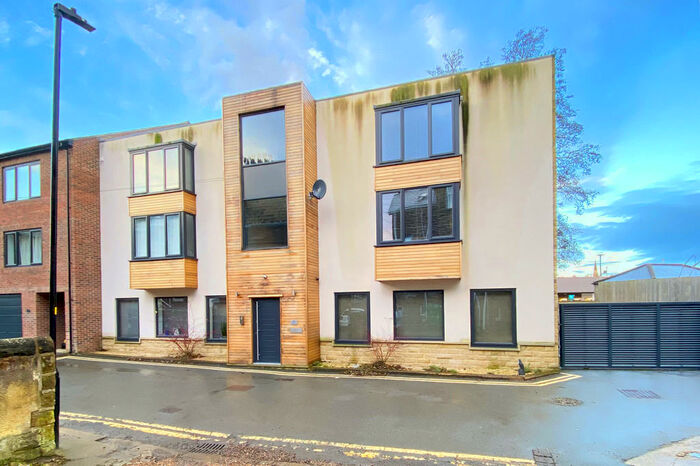 2 Bedroom Apartment To Rent In Back Dragon Parade, Harrogate, HG1