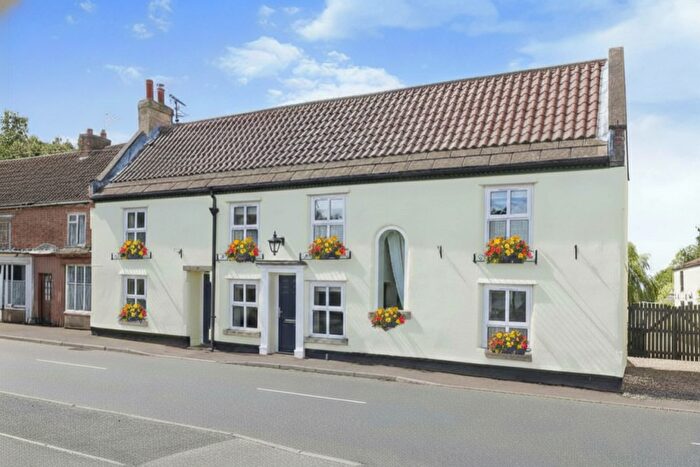 4 Bedroom Semi-Detached House For Sale In Main Street, Doncaster, South Yorkshire, DN10