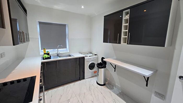 4 Bedroom Flat To Rent In Heriot Road, London, NW4