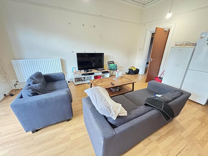 4 Bedroom Flat To Rent In Cardigan Road, Leeds, LS6
