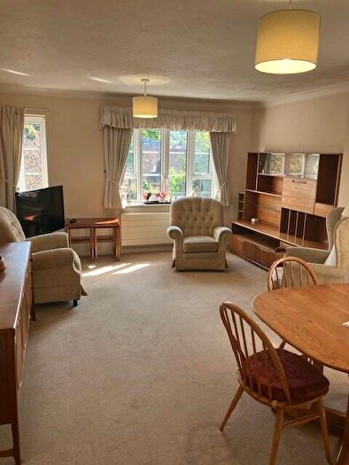 2 Bedroom Flat For Sale In Gresham Court, Pampisford Road, Purley, Surrey, CR8