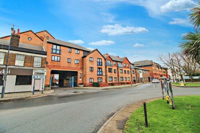 2 Bedroom Flat To Rent In West Street, Gravesend, DA11