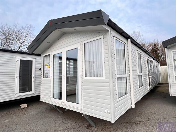 3 Bedroom Lodge For Sale In Botwnnog, Pwllheli, LL53