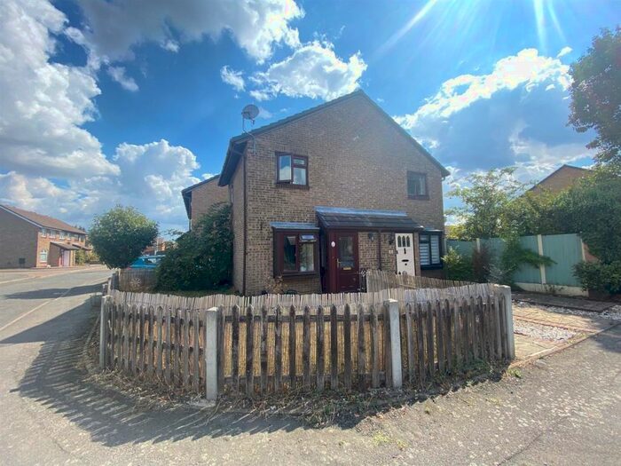 1 Bedroom Semi-Detached House To Rent In Crawford Compton Close Hornchurch, RM12