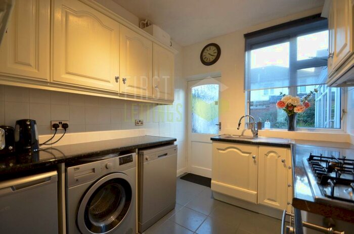 3 Bedroom House To Rent In Baslow Road, Highfields, LE5