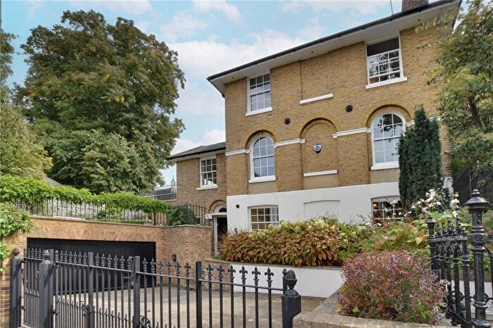 4 Bedroom Semi-Detached House For Sale In Georgette Place, Greenwich, London, SE10